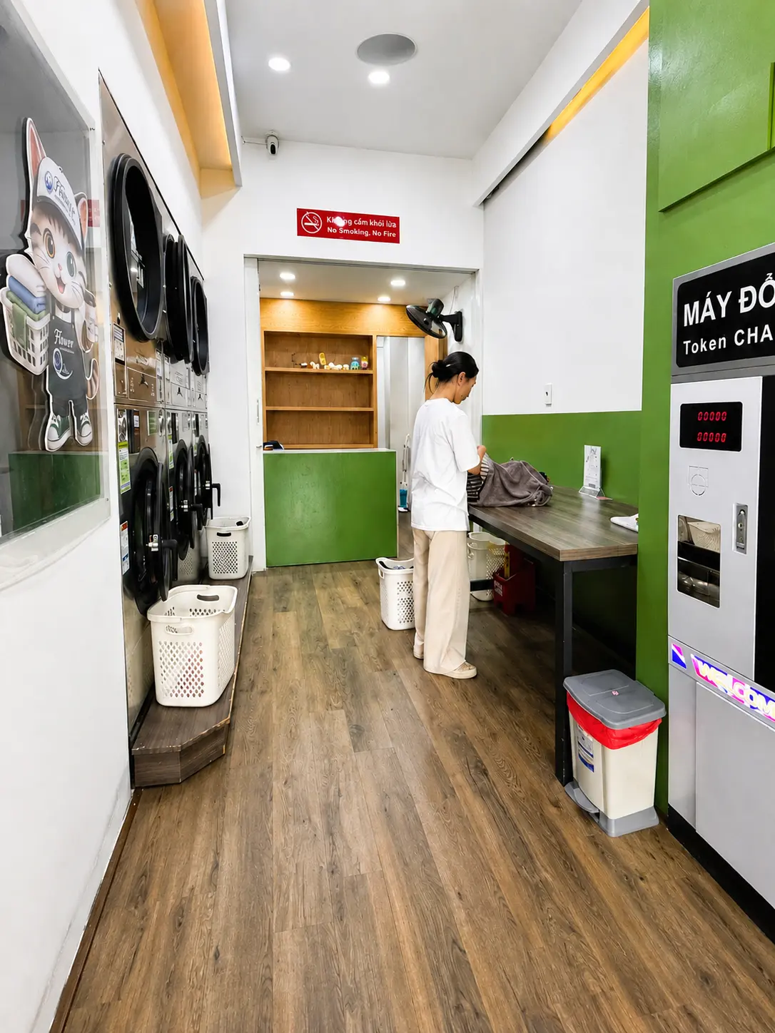 Bedding and linen laundry service at Flower Laundromat Da Nang